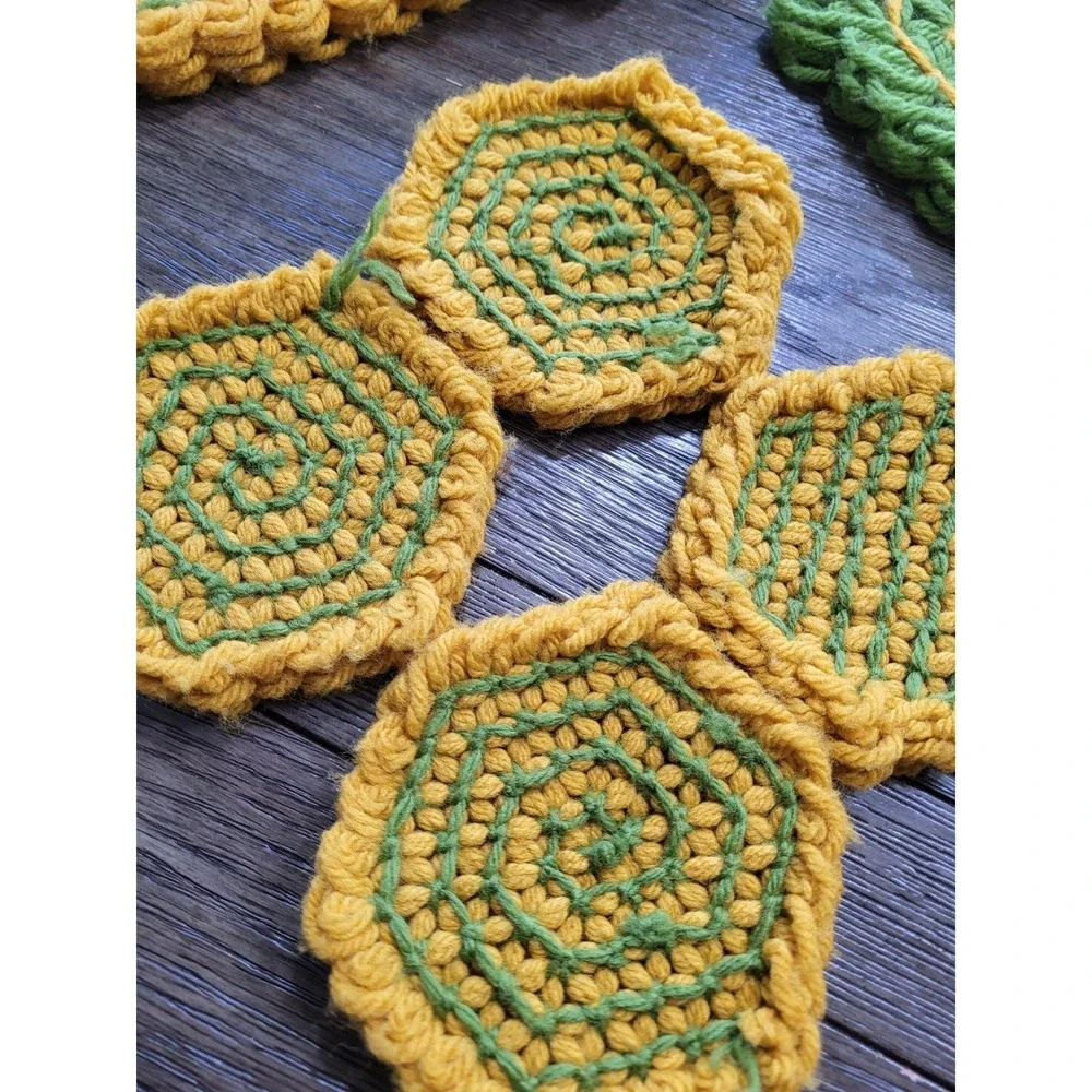 Vintage 70s Handmade Style Crochet Thick Daisy Green&Yellow Placemats 10x16